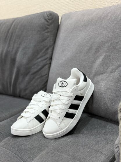 Adidas Campus 00's (Blancas y Negras) - Image 2