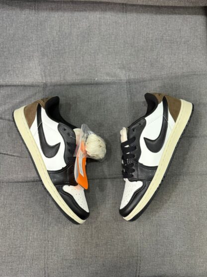 Jordan 1 >Mocha<