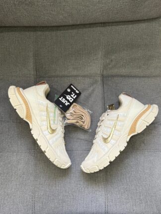 Nike Vomero (Beige)
