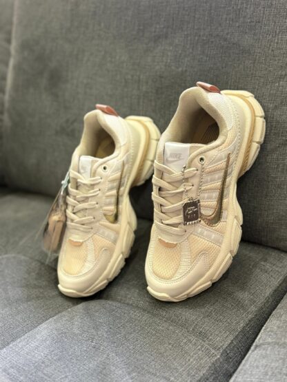 Nike Vomero (Beige) - Image 3