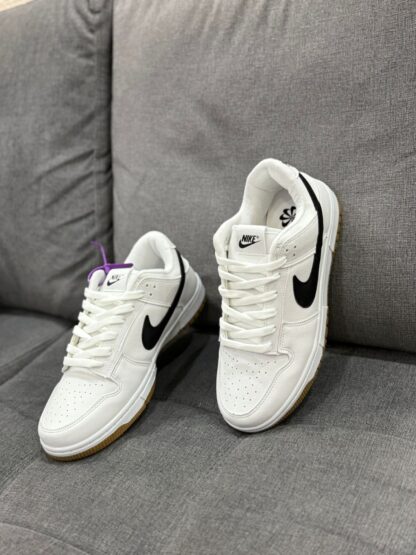 Nike SB Dunk (Blanca con Pipa negra) - Image 2