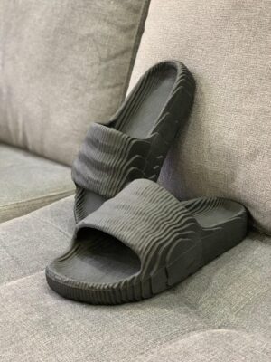 Adilette 22’ • Negro Basic